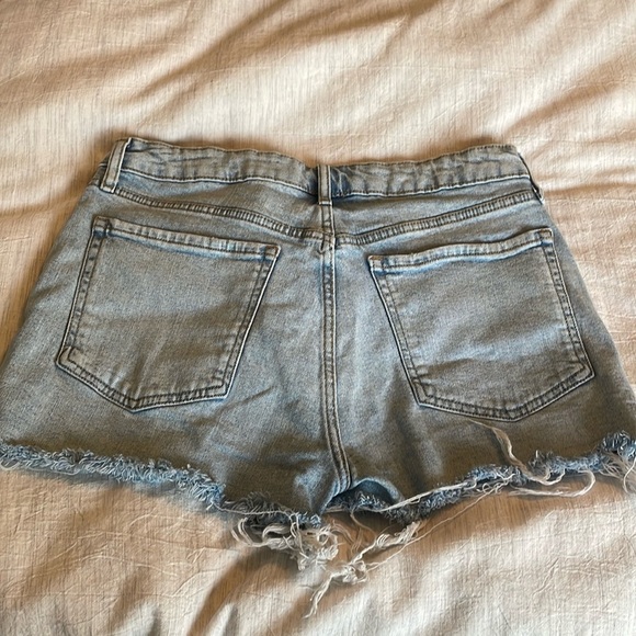 Old Navy OG Straight High Rise Distressed Jean Shorts - Picture 4 of 4